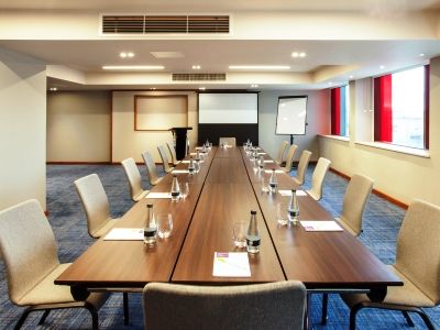 Hyatt Place West London Hotel 4*