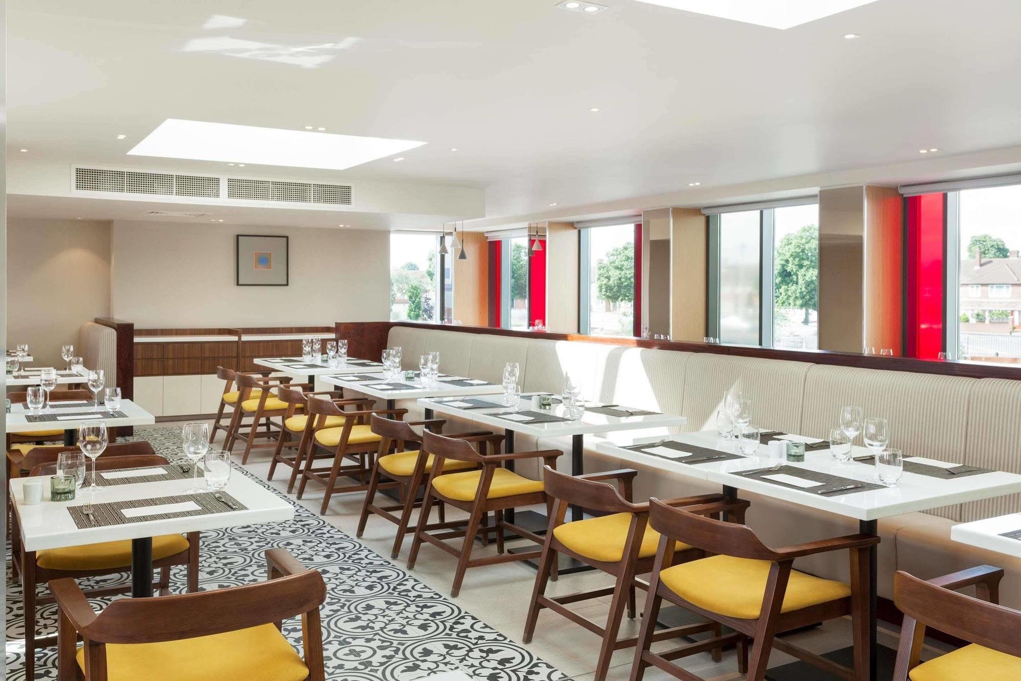 Hyatt Place West London Hotel