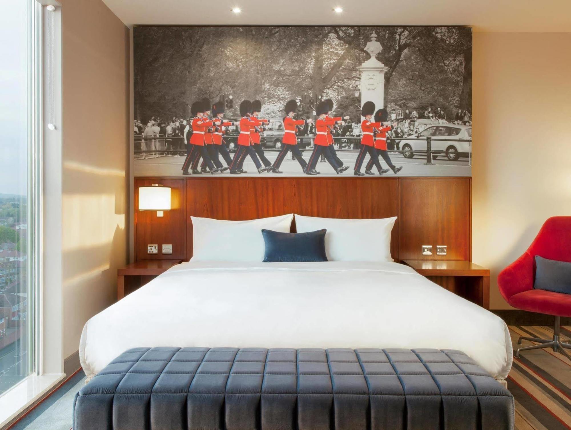 Hyatt Place West London 4*